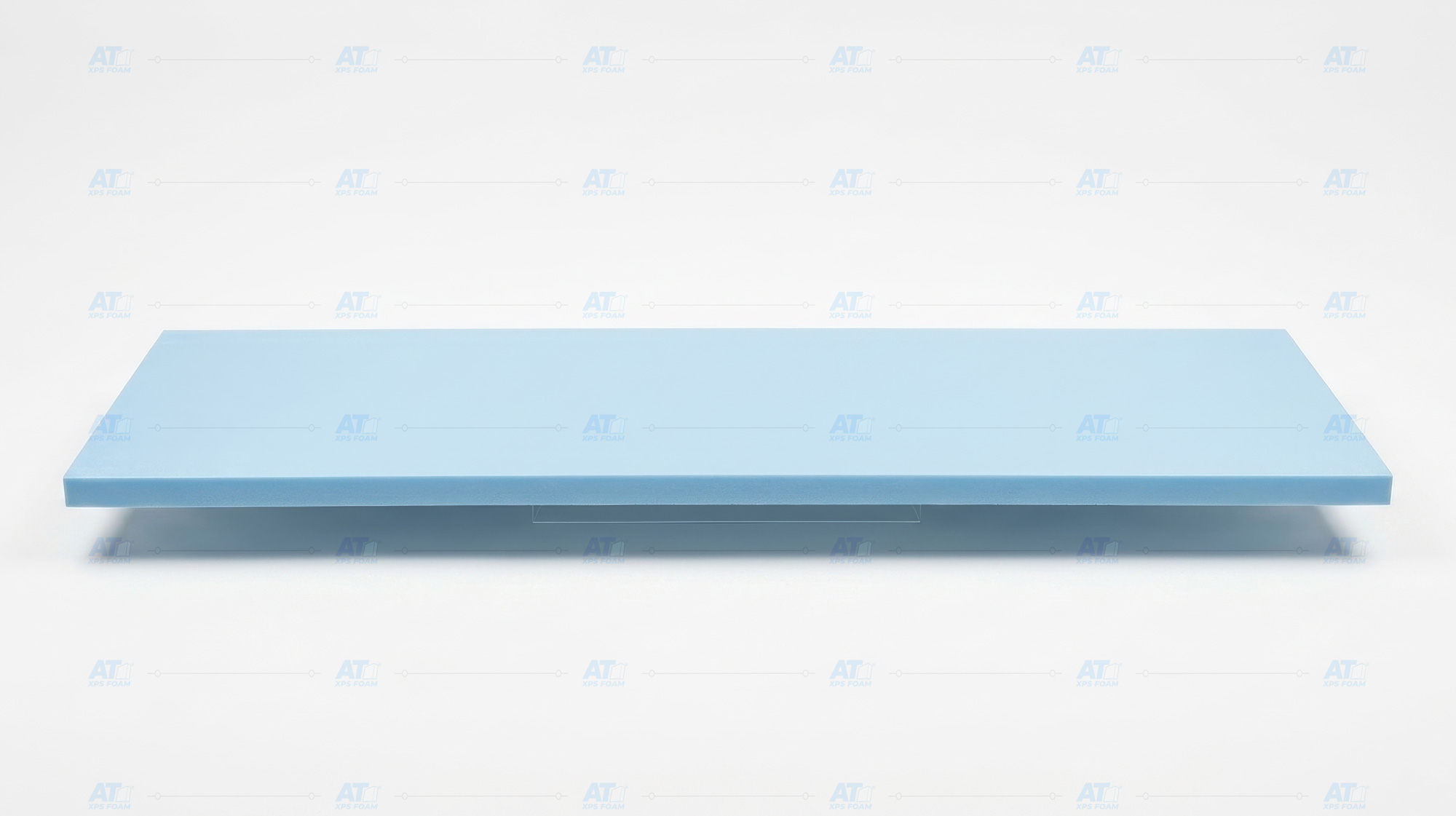แผ่นฉนวนกันความร้อน XPS รุ่น Extra Long (60 x 300 cm) ยกระดับการป้องกันความร้อนด้วยแผ่นฉนวน XPS ชนิดแผ่นยาวพิเศษ ช่วยลดรอยต่อระหว่างแผ่น (Seamless Solution) ป้องกันการรั่วไหลของความเย็นได้อย่างดีเยี่ยม ผลิตด้วยกระบวนการรีดขึ้นรูปความดันสูง ทำให้เนื้อโฟมละเอียด แข็งแรง ทนต่อแรงกดทับและไม่ดูดซับความชื้น เหมาะอย่างยิ่งสำหรับงานติดตั้งผนังอาคารสูง งานฝ้าเพดาน และงานโรงงานอุตสาหกรรมที่ต้องการวัสดุที่มีประสิทธิภาพการเป็นฉนวนถาวร